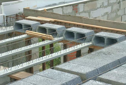 Плюсы и минусы легких монолитных бетонов